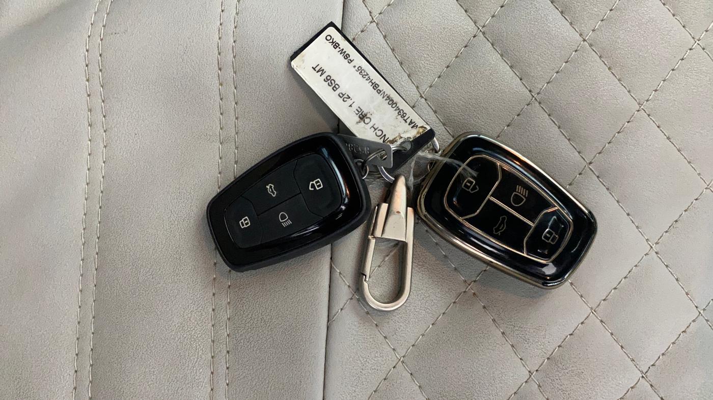 2022 Tata PUNCH CREATIVE  1.2 RTN DUAL TONE, Petrol, Manual, 28,983 km, Key Close Up