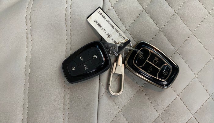 2022 Tata PUNCH CREATIVE  1.2 RTN DUAL TONE, Petrol, Manual, 28,983 km, Key Close Up