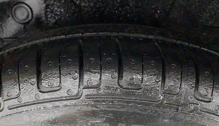 2016 Hyundai i10 MAGNA 1.1, Petrol, Manual, 49,838 km, Right Rear Tyre Tread