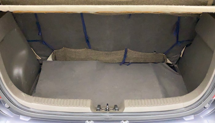 2016 Hyundai i10 MAGNA 1.1, Petrol, Manual, 49,838 km, Boot Inside