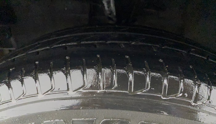 2016 Hyundai i10 MAGNA 1.1, Petrol, Manual, 49,838 km, Left Front Tyre Tread