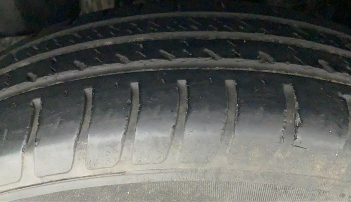 2018 Maruti Swift VXI, Petrol, Manual, 57,941 km, Left Rear Tyre Tread