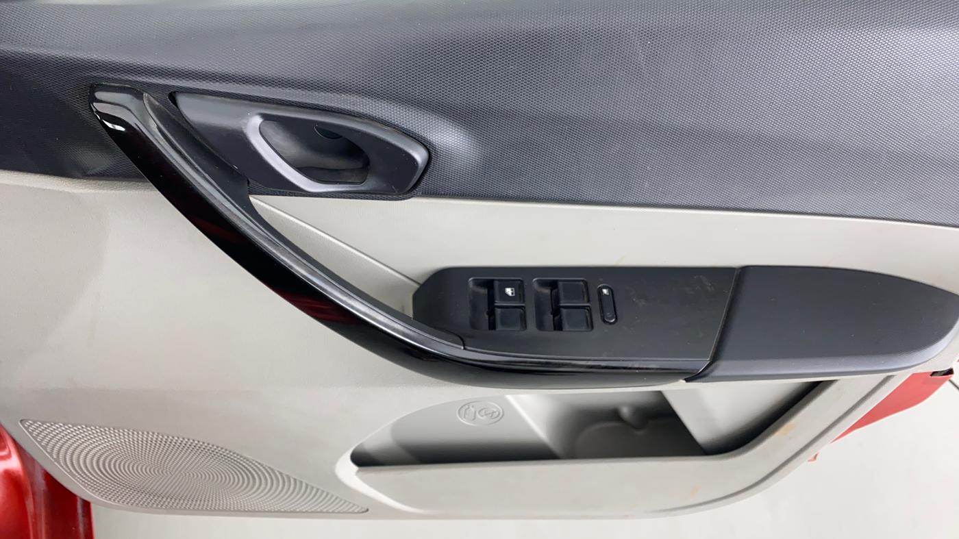 2019 Tata Tiago XZA 1.2 REVOTRON, Petrol, Automatic, 39,417 km, Driver Side Door Panels Control