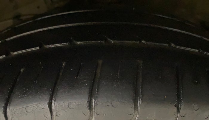 2022 Maruti Ciaz SIGMA 1.5 SHVS MT  PETROL, Petrol, Manual, 45,251 km, Left Front Tyre Tread