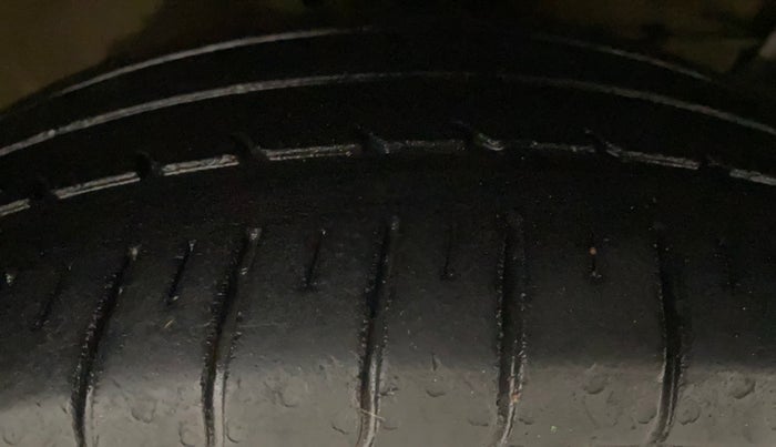 2022 Maruti Ciaz SIGMA 1.5 SHVS MT  PETROL, Petrol, Manual, 45,251 km, Right Front Tyre Tread