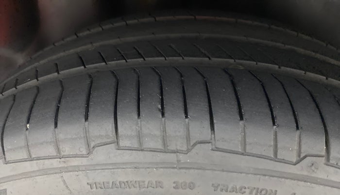 2018 Volkswagen Polo COMFORTLINE 1.0 PETROL, Petrol, Manual, 81,898 km, Right Rear Tyre Tread