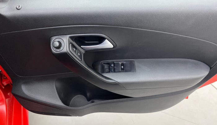 2018 Volkswagen Polo COMFORTLINE 1.0 PETROL, Petrol, Manual, 81,898 km, Driver Side Door Panels Control
