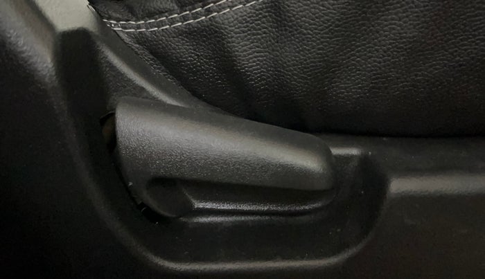 2018 Maruti Wagon R 1.0 VXI, Petrol, Manual, 65,917 km, Driver Side Adjustment Panel