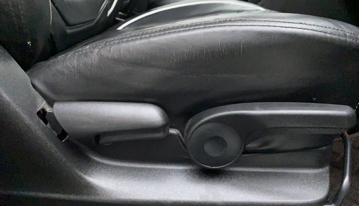 2020 Maruti Vitara Brezza ZXI+ AT SHVS, Petrol, Automatic, 14,149 km, Driver Side Adjustment Panel