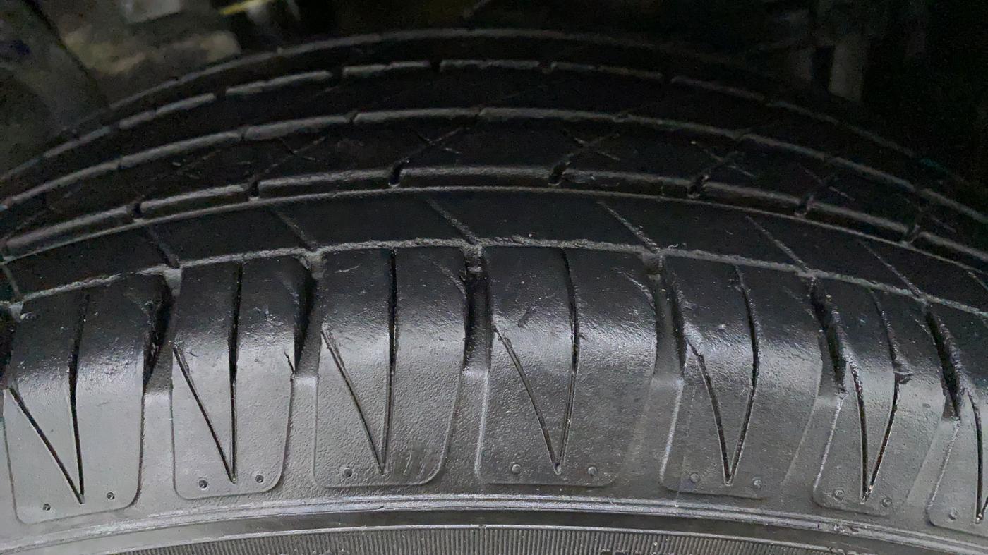 2020 Maruti Vitara Brezza ZXI+ AT SHVS, Petrol, Automatic, 14,149 km, Right Rear Tyre Tread