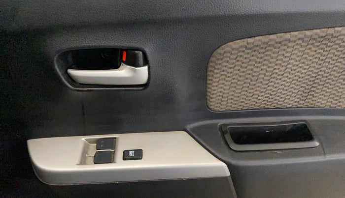 2014 Maruti Wagon R 1.0 LXI, Petrol, Manual, 88,569 km, Driver Side Door Panels Control