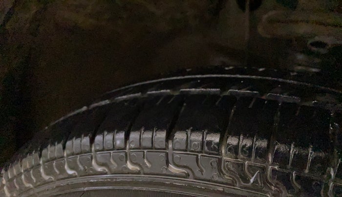 2014 Maruti Wagon R 1.0 LXI, Petrol, Manual, 88,569 km, Right Front Tyre Tread