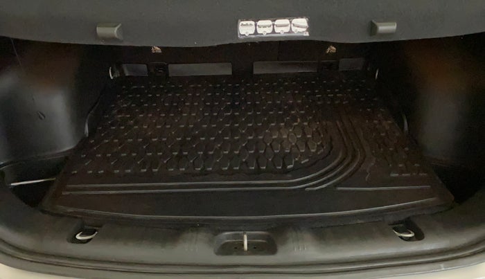 2018 Jeep Compass LIMITED 1.4 PETROL AT, Petrol, Automatic, 51,706 km, Boot Inside