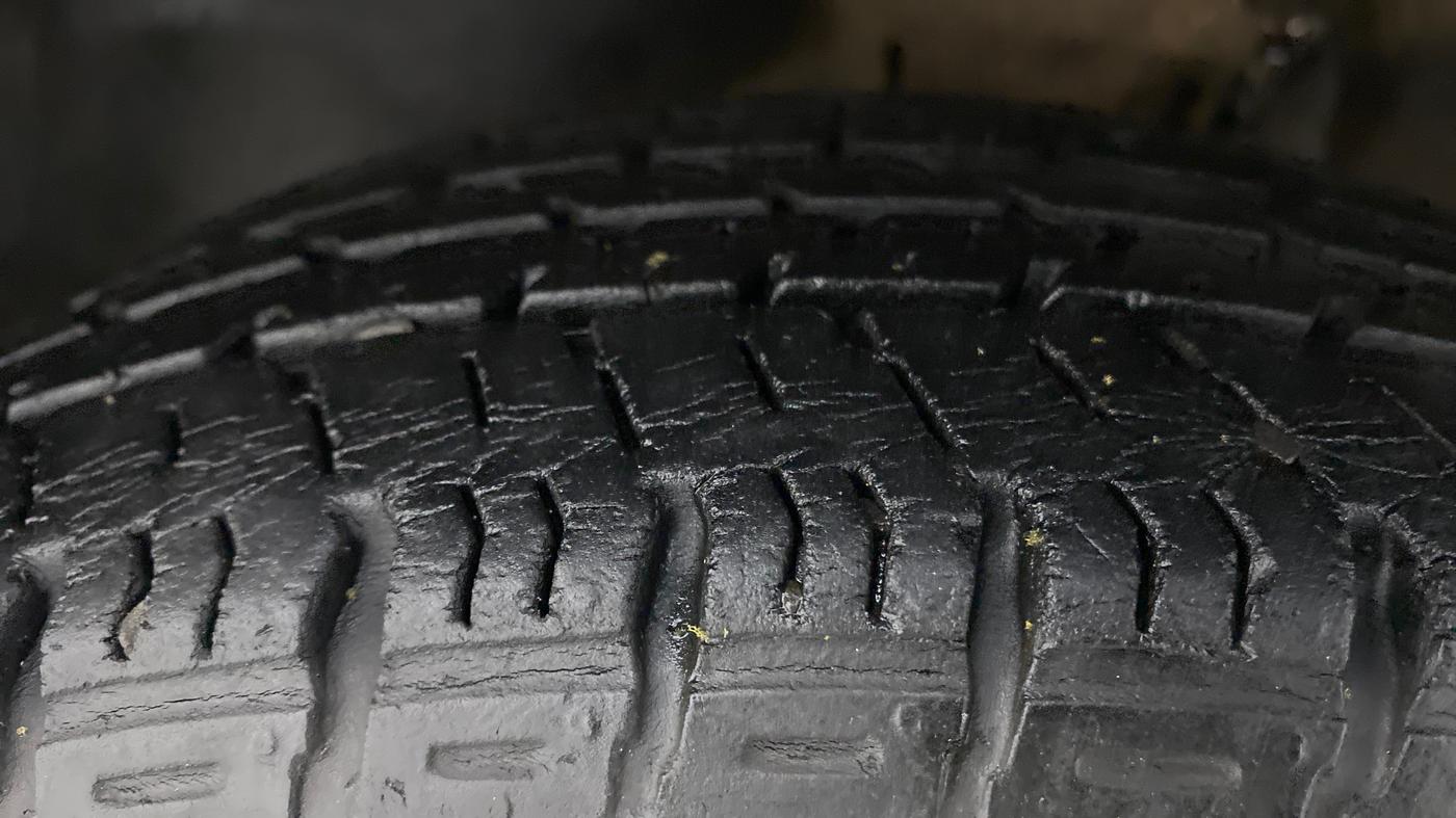 2016 Maruti Alto K10 LXI CNG, CNG, Manual, 39,639 km, Left Front Tyre Tread