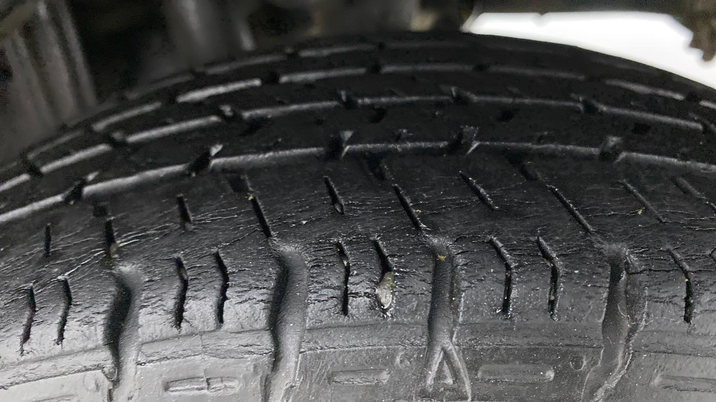 2016 Maruti Alto K10 LXI CNG, CNG, Manual, 39,639 km, Left Rear Tyre Tread