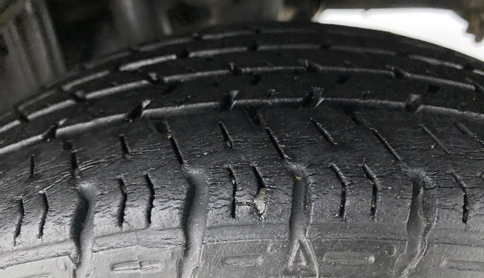 2016 Maruti Alto K10 LXI CNG, CNG, Manual, 39,639 km, Left Rear Tyre Tread