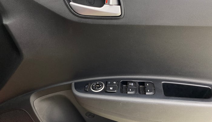 2018 Hyundai Grand i10 SPORTZ 1.2 KAPPA VTVT DUAL TONE, Petrol, Manual, 17,516 km, Driver Side Door Panels Control