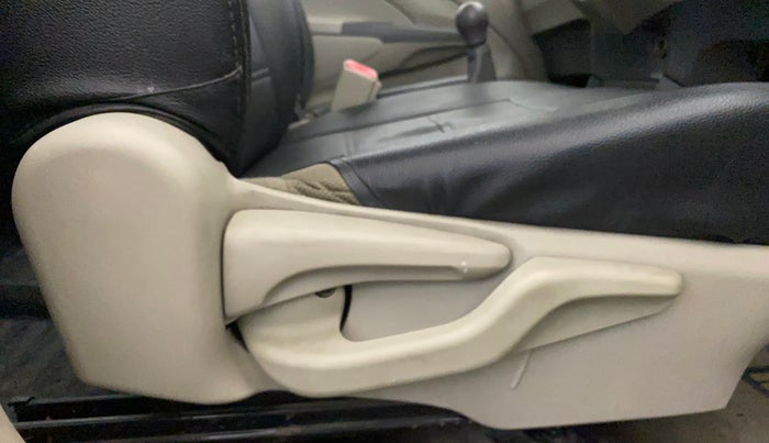 2015 Toyota Etios Liva G, Petrol, Manual, 76,851 km, Driver Side Adjustment Panel