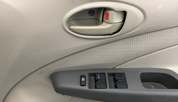 2015 Toyota Etios Liva G, Petrol, Manual, 76,851 km, Driver Side Door Panels Control