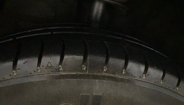 2015 Toyota Etios Liva G, Petrol, Manual, 76,851 km, Left Front Tyre Tread