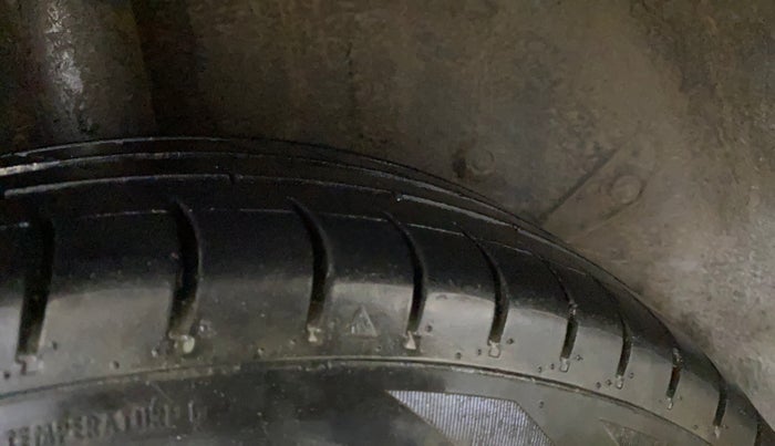 2015 Toyota Etios Liva G, Petrol, Manual, 76,851 km, Right Rear Tyre Tread