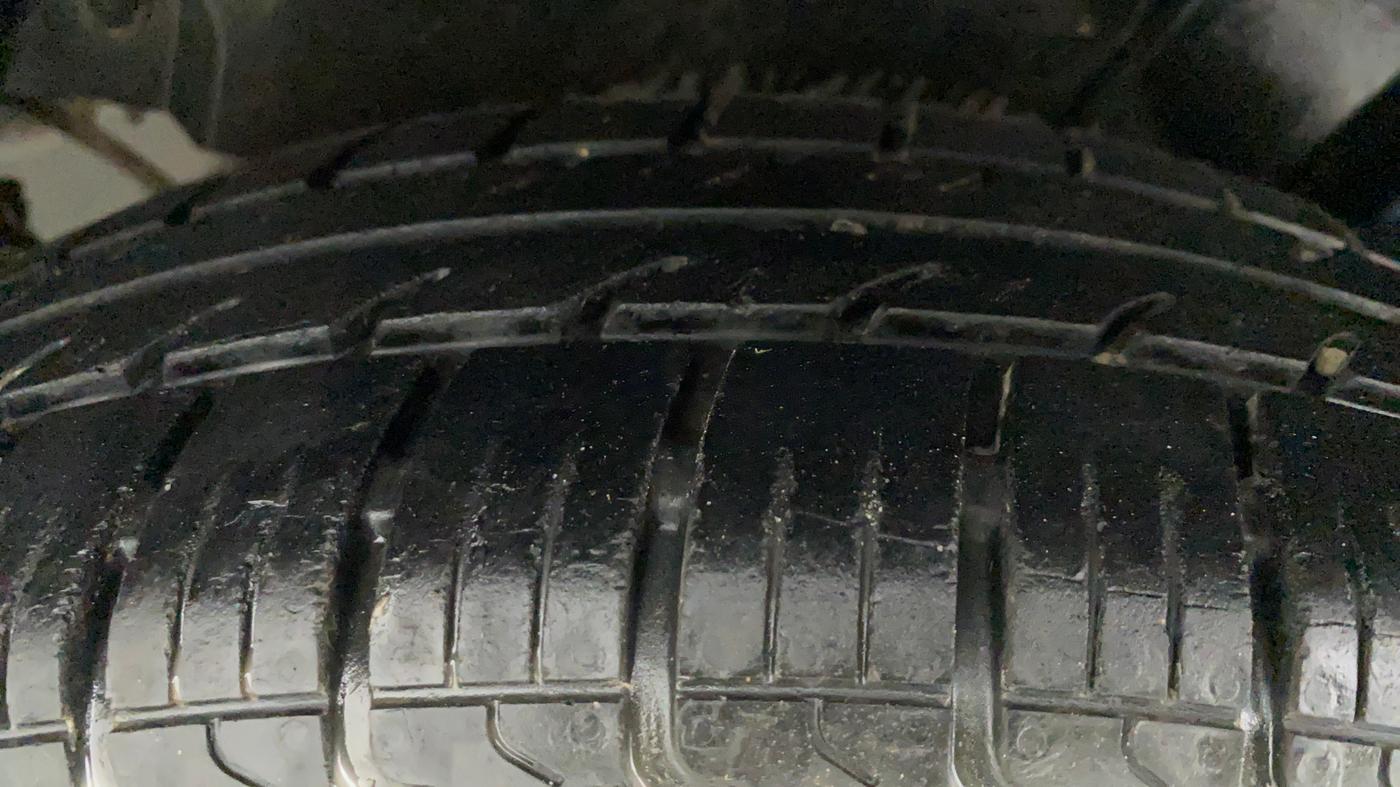 2013 Maruti Swift LXI, Petrol, Manual, 76,814 km, Left Rear Tyre Tread
