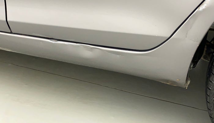 2013 Maruti Swift LXI, Petrol, Manual, 76,814 km, Left running board - Slightly dented