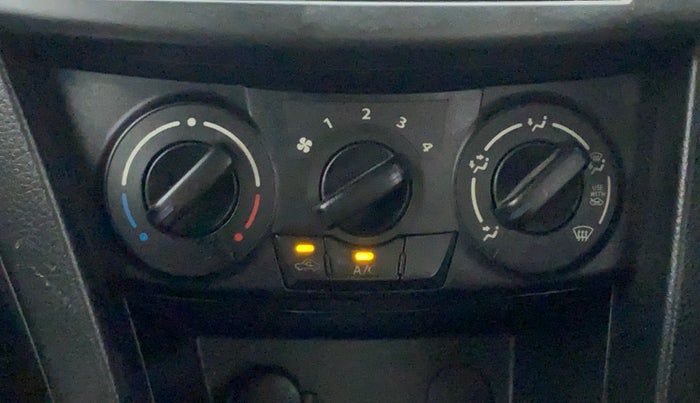 2013 Maruti Swift LXI, Petrol, Manual, 76,814 km, AC Unit - Minor issue in the heater switch
