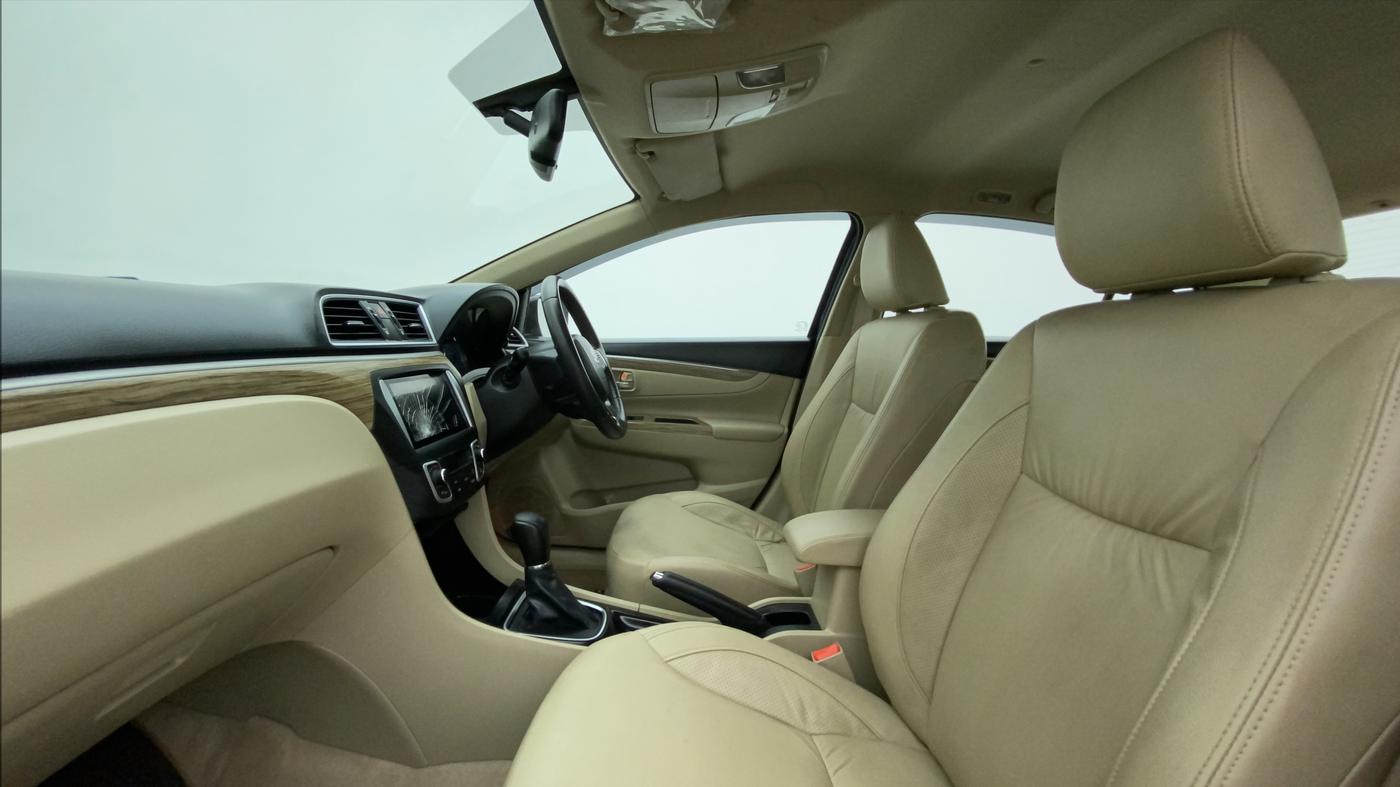 2022 Maruti Ciaz ALPHA  AT 1.5 SHVS PETROL, Petrol, Automatic, 36,036 km, Right Side Front Door Cabin