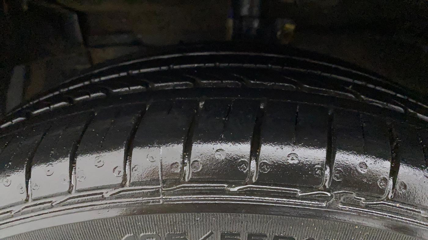 2022 Maruti Ciaz ALPHA  AT 1.5 SHVS PETROL, Petrol, Automatic, 36,036 km, Left Front Tyre Tread