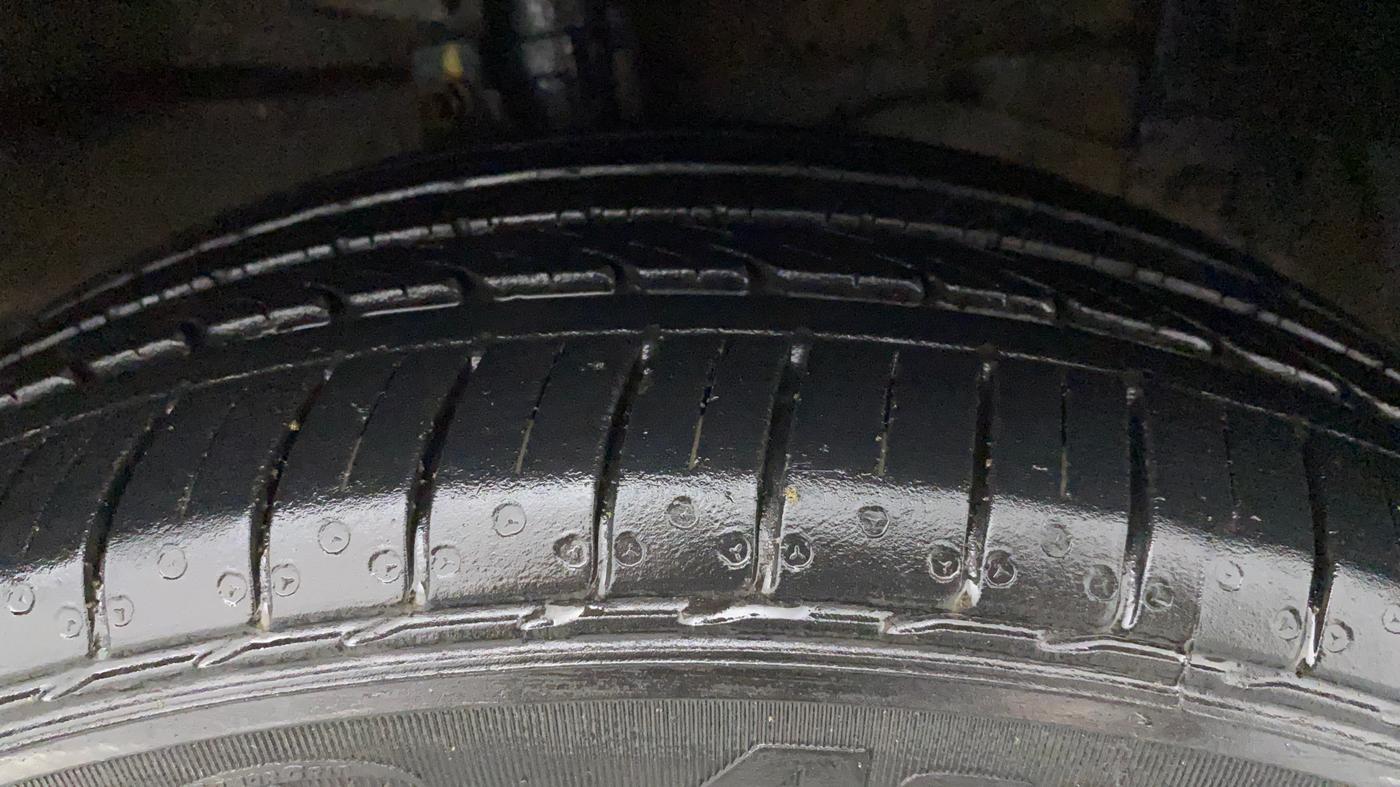 2022 Maruti Ciaz ALPHA  AT 1.5 SHVS PETROL, Petrol, Automatic, 36,036 km, Right Front Tyre Tread