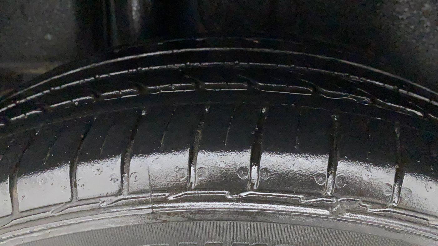 2022 Maruti Ciaz ALPHA  AT 1.5 SHVS PETROL, Petrol, Automatic, 36,036 km, Right Rear Tyre Tread
