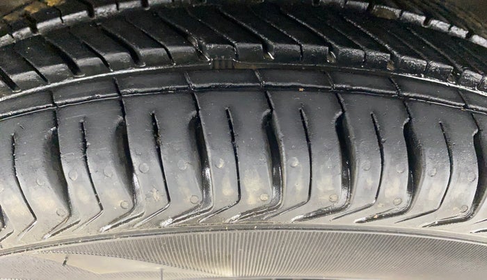 2016 Maruti Alto 800 LXI, Petrol, Manual, 49,557 km, Left Front Tyre Tread