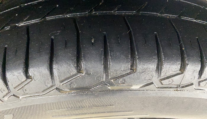 2016 Maruti Alto 800 LXI, Petrol, Manual, 49,557 km, Left Rear Tyre Tread