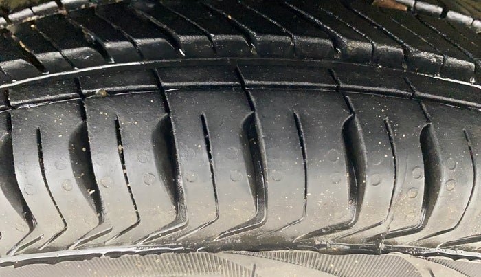 2016 Maruti Alto 800 LXI, Petrol, Manual, 49,557 km, Right Front Tyre Tread