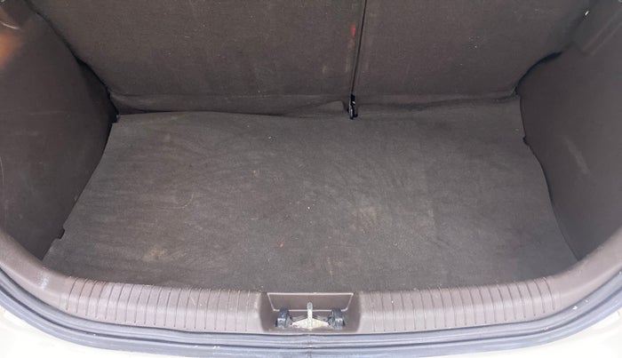2012 Hyundai i20 SPORTZ 1.2 VTVT, Petrol, Manual, 71,728 km, Boot Inside