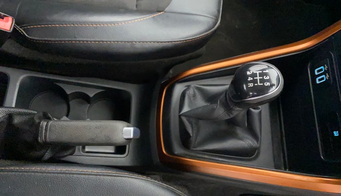 2018 Ford Ecosport TITANIUM 1.5L SPORTS(SUNROOF) DIESEL, Diesel, Manual, 52,596 km, Gear Lever