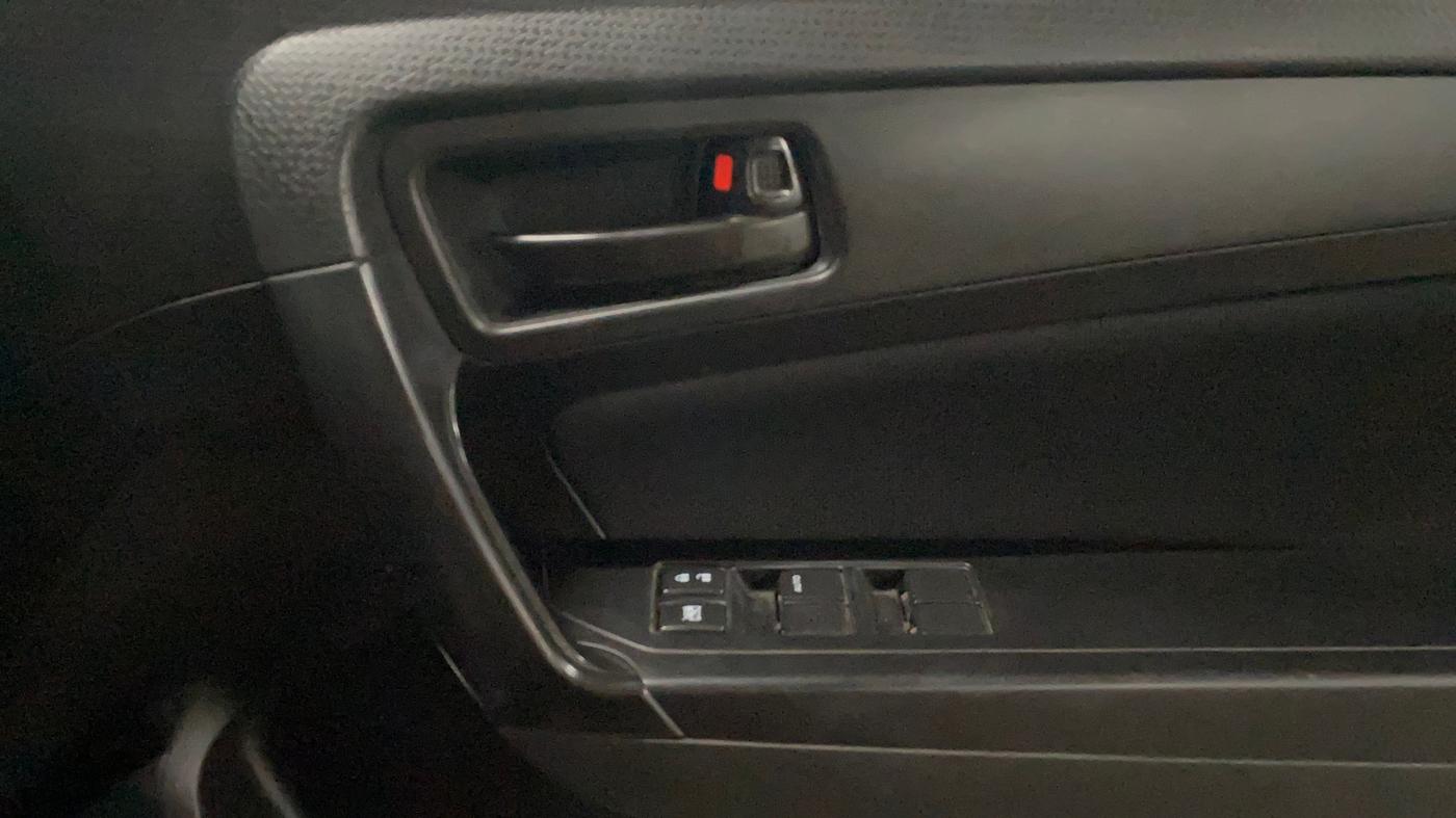 2022 Maruti Vitara Brezza VXI, Petrol, Manual, 1,43,353 km, Driver Side Door Panels Control