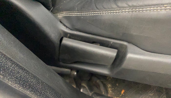 2021 Renault Kiger RXE MT, Petrol, Manual, 31,387 km, Driver Side Adjustment Panel