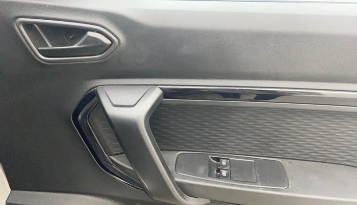 2021 Renault Kiger RXE MT, Petrol, Manual, 31,387 km, Driver Side Door Panels Control