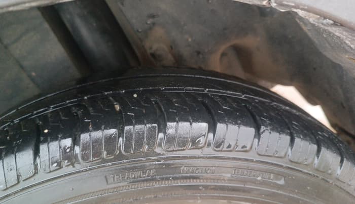 2015 Maruti Ertiga ZXI, Petrol, Manual, 1,04,247 km, Left Rear Tyre Tread