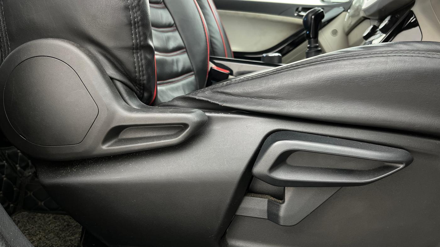 2022 Tata NEXON XZ PLUS DIESEL SUNROOF, Diesel, Manual, 1,13,927 km, Driver Side Adjustment Panel