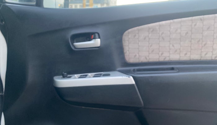 2016 Maruti Wagon R 1.0 VXI, Petrol, Manual, 1,45,459 km, Driver Side Door Panels Control