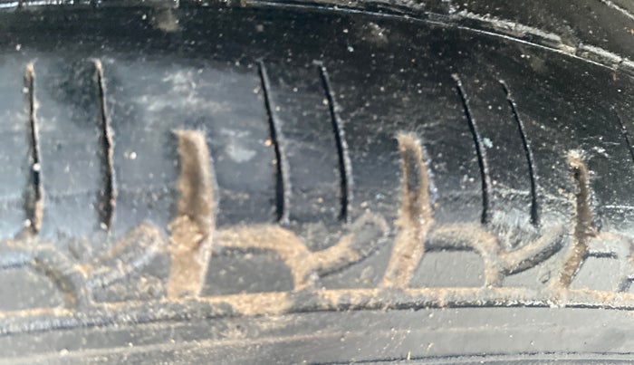 2016 Maruti Wagon R 1.0 VXI, Petrol, Manual, 1,45,459 km, Left Front Tyre Tread