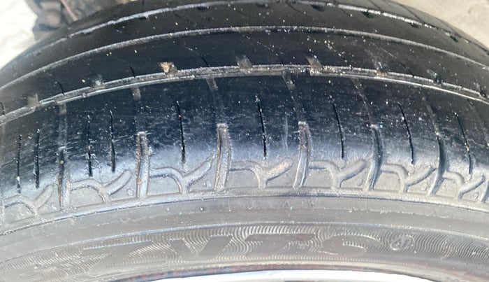 2016 Maruti Wagon R 1.0 VXI, Petrol, Manual, 1,45,459 km, Right Rear Tyre Tread