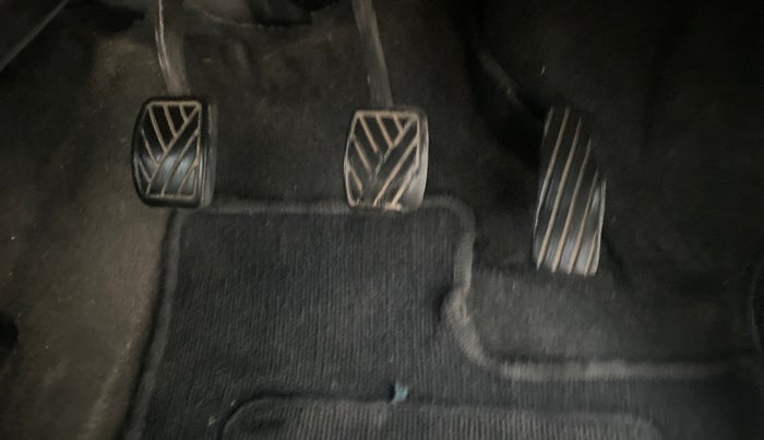 2016 Maruti Wagon R 1.0 VXI, Petrol, Manual, 1,45,459 km, Pedals