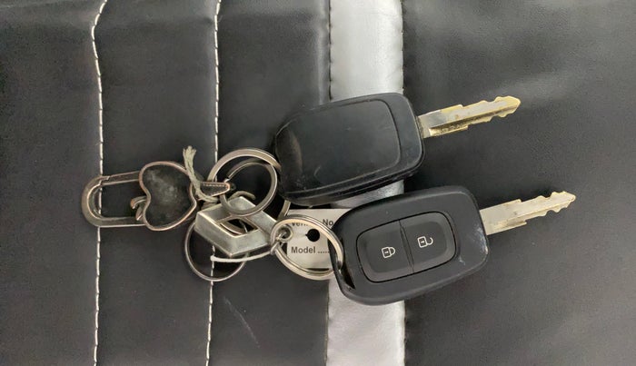 2022 Renault Kwid RXT 1.0 AMT (O), Petrol, Automatic, 39,276 km, Key Close Up