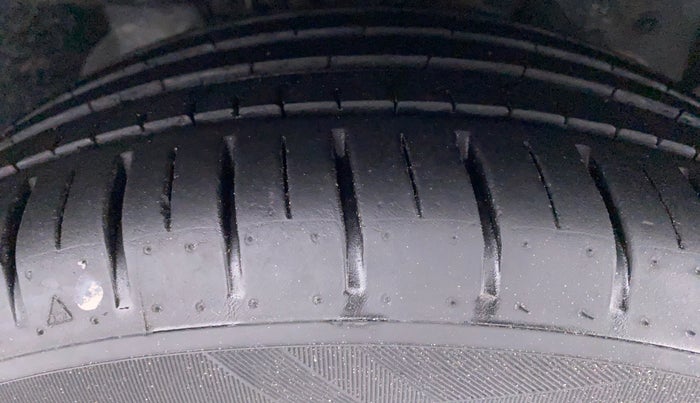 2021 Ford Figo Aspire 1.2 TITANIUM PETROL, Petrol, Manual, 10,772 km, Right Front Tyre Tread