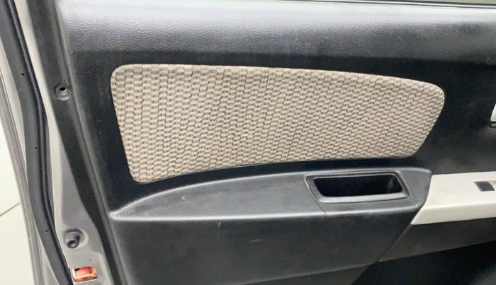 2014 Maruti Wagon R 1.0 LXI CNG, CNG, Manual, 1,11,834 km, Front passenger door - Trim has minor damage