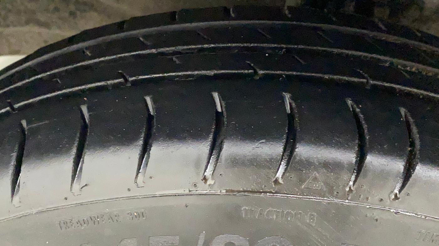 2014 Maruti Wagon R 1.0 LXI CNG, CNG, Manual, 1,11,834 km, Left Front Tyre Tread